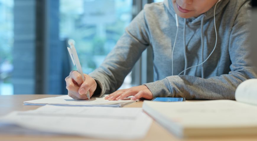 GMAT for Non-Traditional Applicants: Leverage Your Unique Background