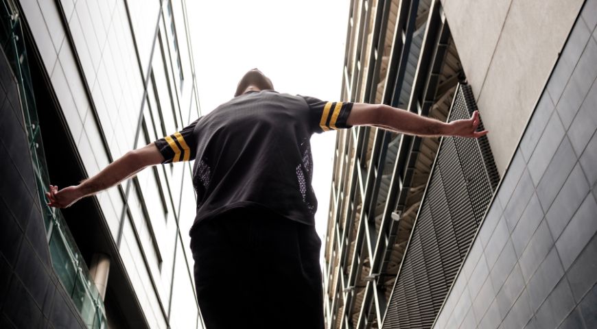 How Fast Do You Fall? Gravity Takes You to 107 km/h in Just 45 Meters!