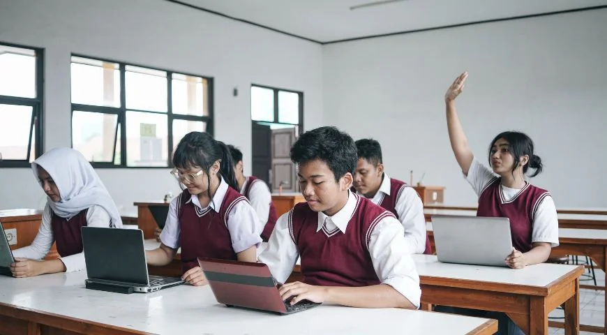 The Importance of Interactive Simulations in Learning