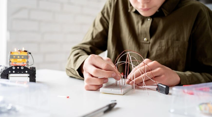Unlocking Creativity in STEM with Hands-on Projects